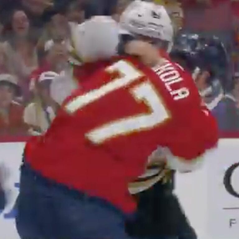 5'9" Brad Marchand makes a bold move and drops the gloves with 6'4