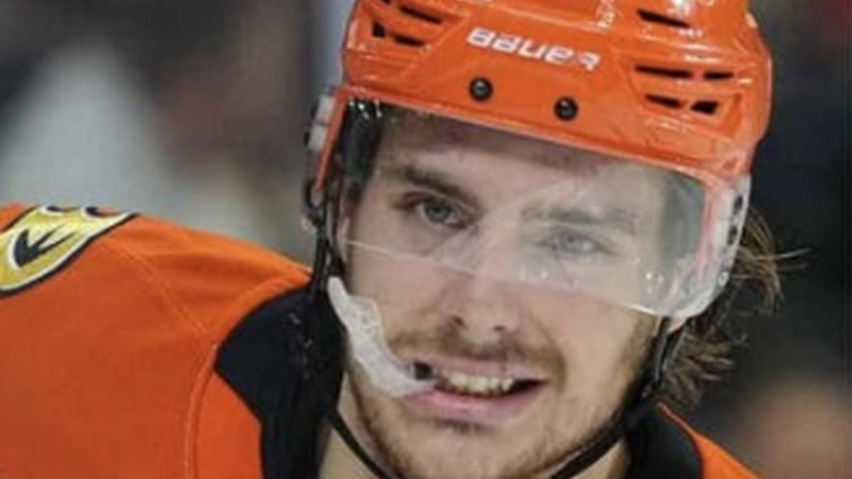 Leo Carlsson of the Anaheim Ducks