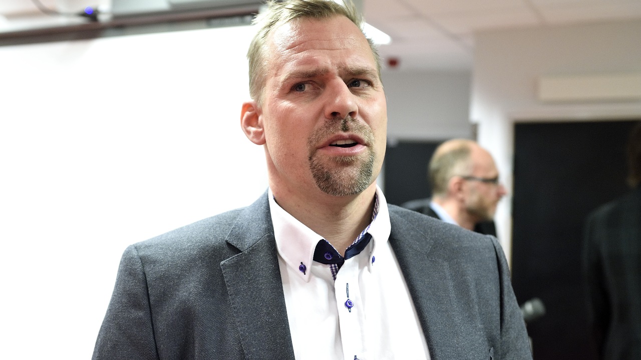 Tomas Holmstrom, for Detroit Red Wing