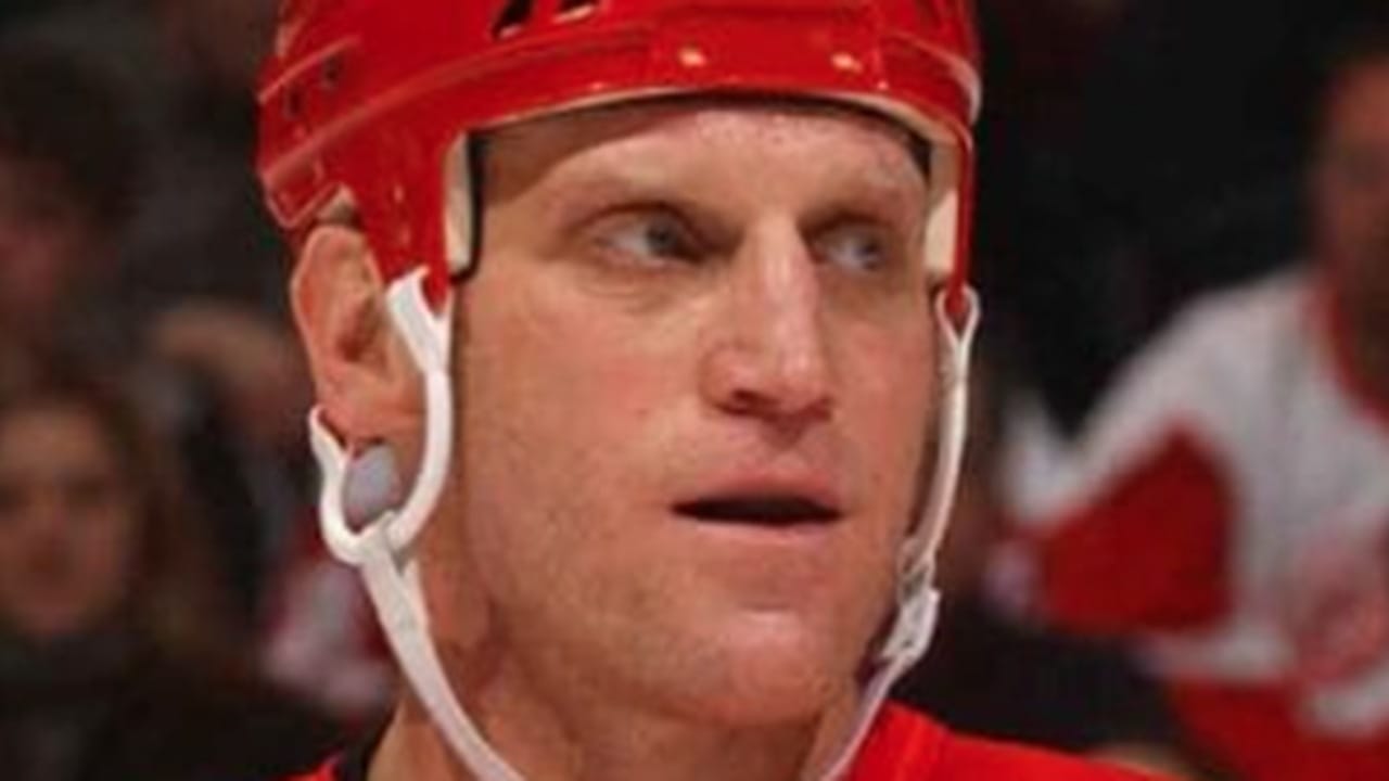 Brett Hull of the Detroit Red Wings