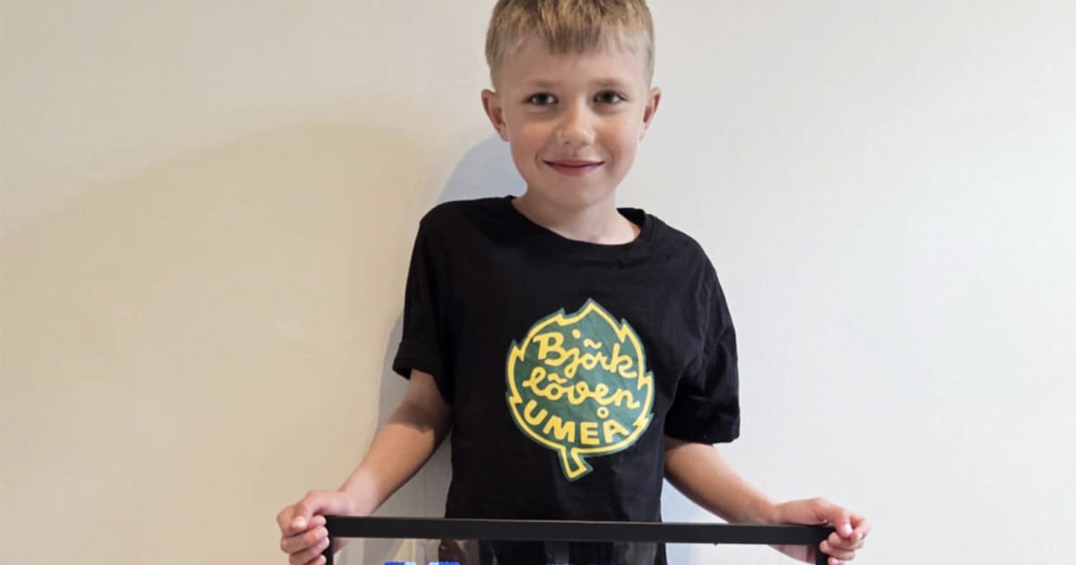 Frank, 7 år, hyllas nu i hela hockey-Sverige.
