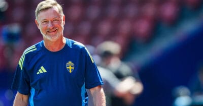 Vackra hyllningen till Sveriges förbundskapten Peter Gerhardsson under fotbolls-EM.