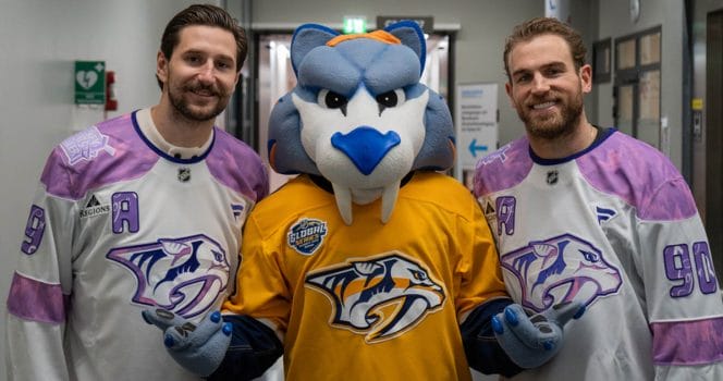 Svenske NHL-stjärnan Filip Forsberg var på barnsjukhus i Sverige.