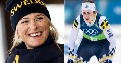 Frida Karlsson skämtar med sin landslagskollega Ebba Andersson efter vurpan som kostade Sverige OS-guldet i stafett.