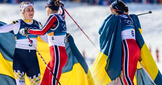 Norska rivalen Heidi Wengs vackra gest till Ebba Andersson efter OS-guldet.