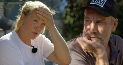 Anja Pärson lättar på hjärtat för Peter Forsberg i Mästarnas mästare.