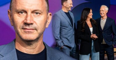 Jonas Eriksson förklarar varför han har sneakers till kostymen när han är på SVT.