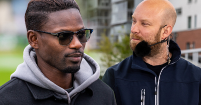 Ola Bränholm hyllar SVT-kollegan Alhaji Jeng.