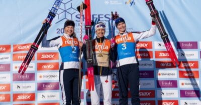 Sveriges Elin Henriksson, Skellefteå, jublar efter att ha tagit guld på sprint i U23-klassen vid Junior-VM i skidor den 3 mars 2026 i Lillehammer.