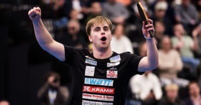 Truls Möregårdh firar sitt SM-guld