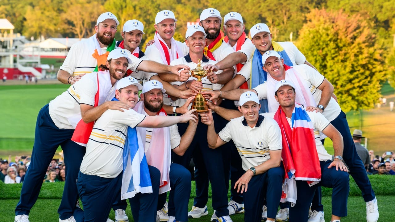 Det europeiska laget firar segern i Ryder Cup 2025