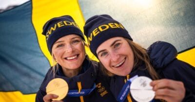 Frida Karlsson och Ebba Andersson med sina OS-medaljer