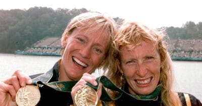 Agneta Andersson och Susanne Gunnarsson med sina OS-medaljer