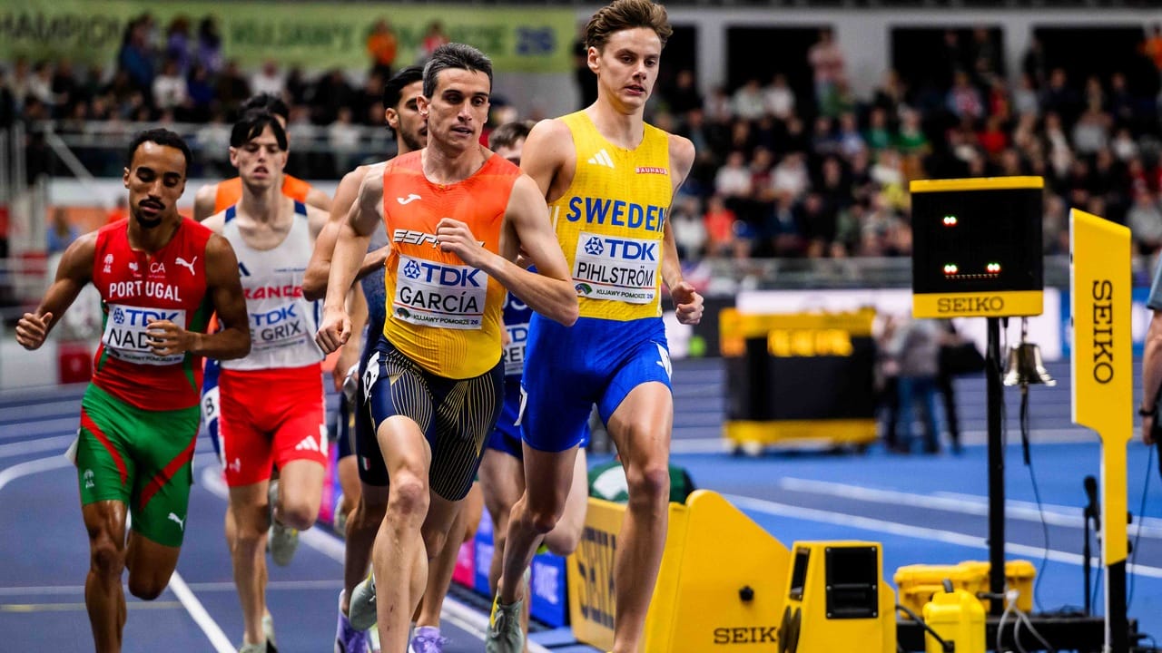 Samuel Pihlström springer 1500 m inomhus