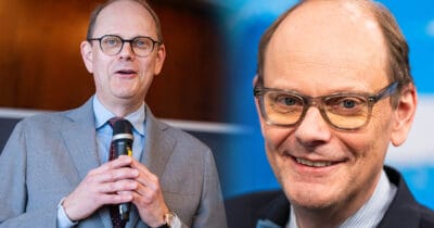 Lasse Granqvist får ta emot fint pris för sina insatser i tv-rutan.