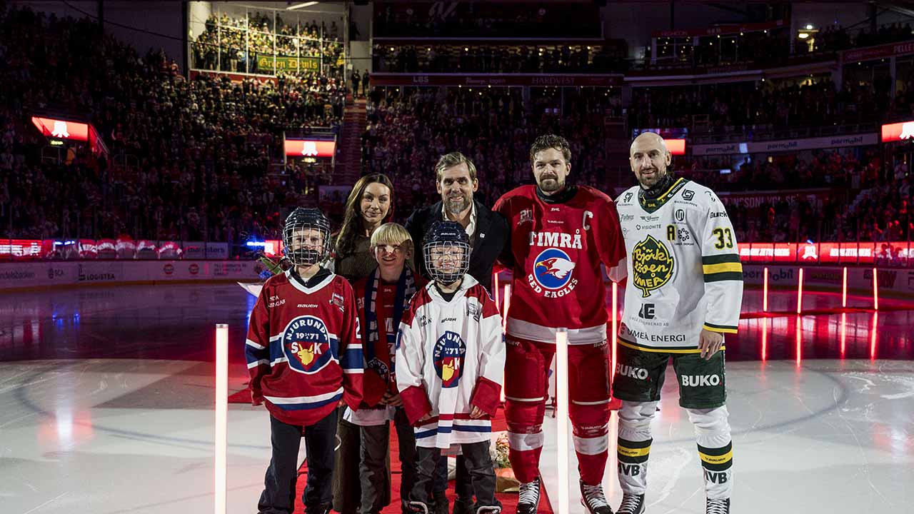 Hyllningen av Henrik Zetterberg stördes av ditresta Björklöven-supportrar.