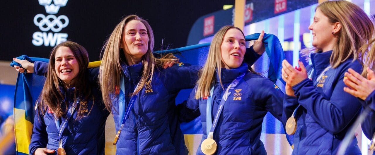 Sveriges lag Hasselborg firar guldet i OS 2026