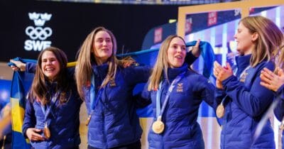 Sveriges lag Hasselborg firar guldet i OS 2026