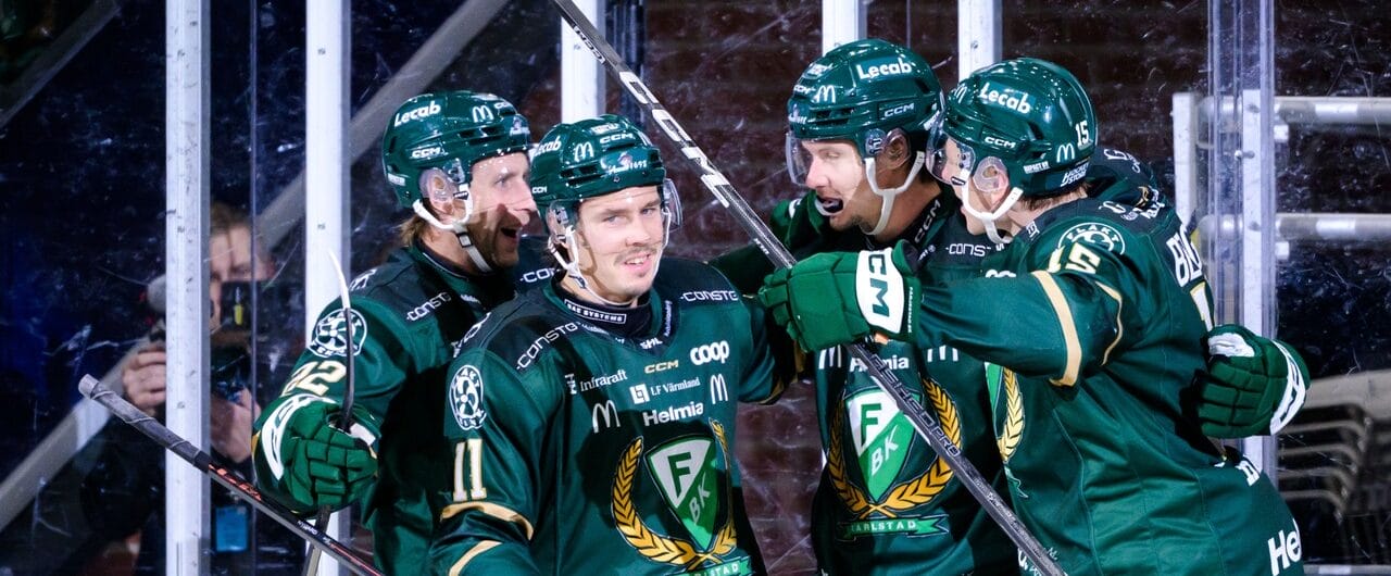 Färjestads BK jublar efter ett mål i SHL
