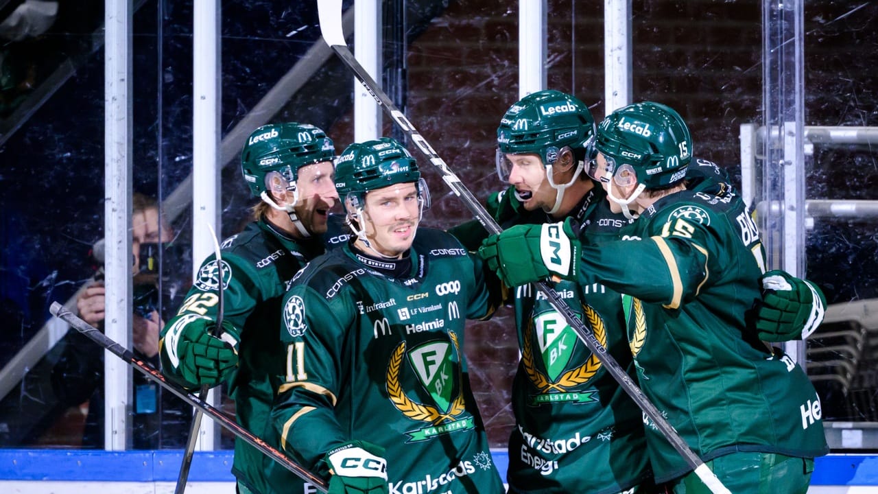 Färjestads BK jublar efter ett mål i SHL