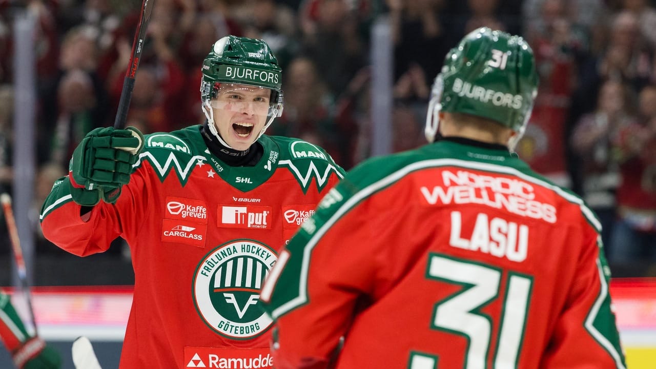 Frölunda jublar efter ett mål i SHL